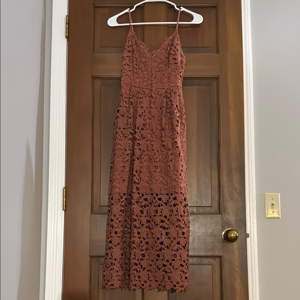 Elegant Lace Midi Dress in Rust